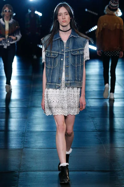 Look 11